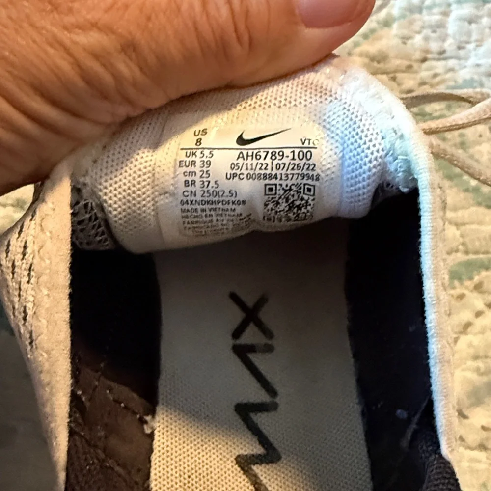 Nike Air70 size 8 pre-loved - Picture 7 of 8